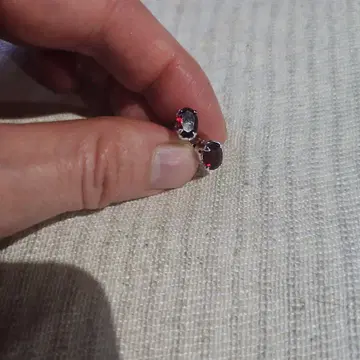 루비 스터드 귀걸이