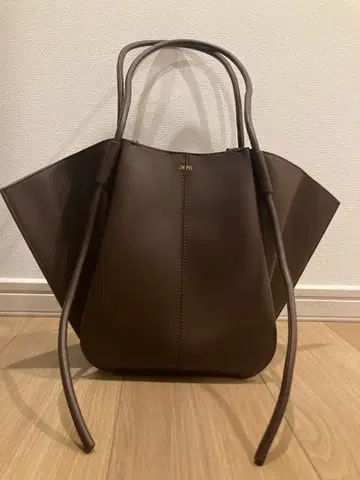 JW PEI 브라운 토트백