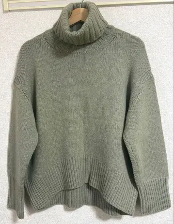 갤러리 비 터틀넥 니트