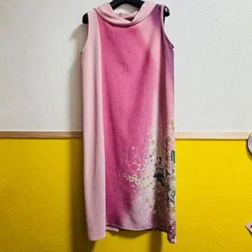 크레이프 원단 드레스 키와 꽃무늬 슬리브리스 롱 원피스