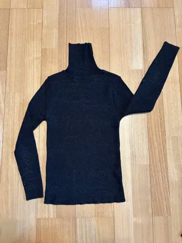 새상품급 [ VIVAYOU ] 라메지 네이비/리브 터틀넥 스웨터