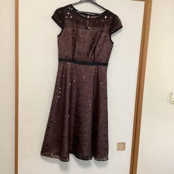 브라운 별 모양 장식 반팔 원피스