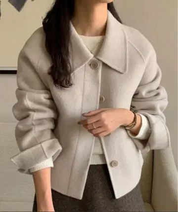 베이지 울풍 숏 기장 코트 버튼 포함