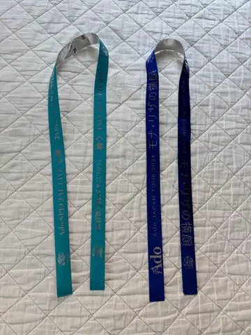 ado 은색 테이프 심장 모나리자의 옆얼굴