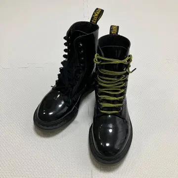 새상품급 닥터마틴 에나멜 8홀 부츠 UK3