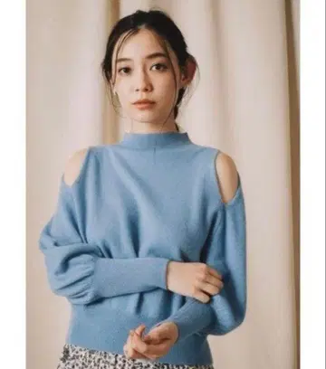 셀포드 CELFORD 어깨 슬릿 캐시미어 니트 풀오버