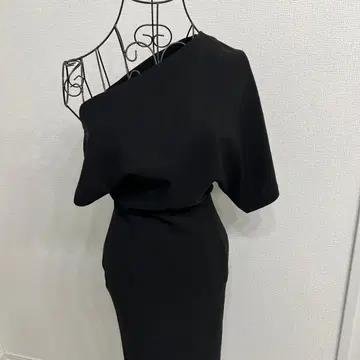 ZARA 블랙 원숄더 타이트 드레스