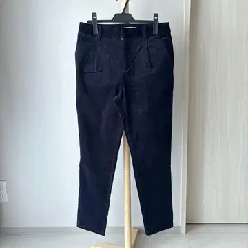 Lugnoncure 다크 네이비 코듀로이 크롭 팬츠