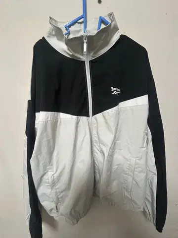 Reebok 나일론 자켓 블랙/화이트