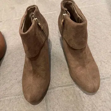 브라운 스웨이드 지퍼 부티