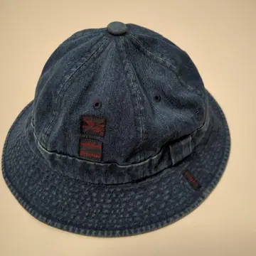 파파스의 네이비 컬러 데님 모자