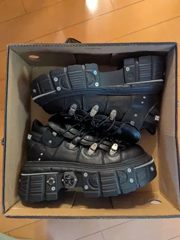 통굽 블랙 숏부츠