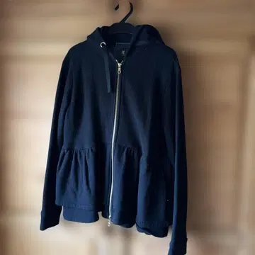 일본제 후드 부착 블랙 페플럼 후드티