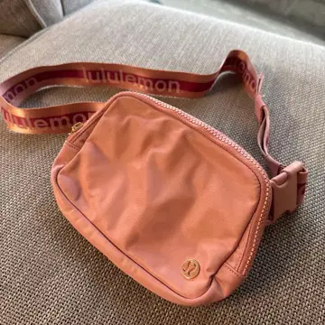 lululemon 바디백 살몬 핑크 1리터
