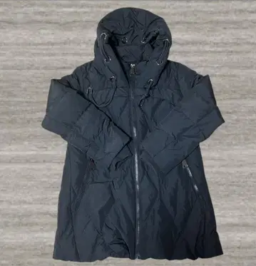 다크 그레이 후드 부착 롱 다운 자켓