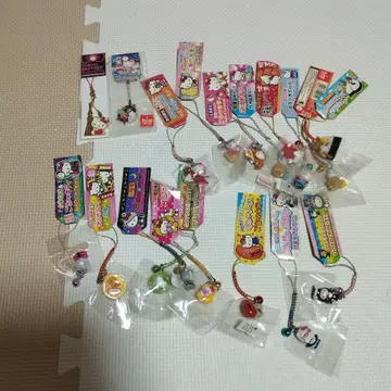 지역 한정 키티 스트랩 키링