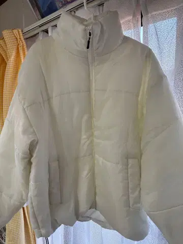 화이트 다운 자켓