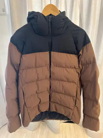 티고라 다운 자켓 L 사이즈 브라운/블랙 남성용