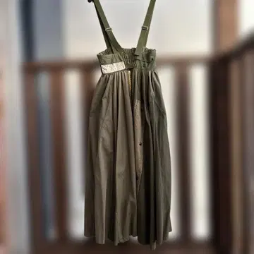 mori 올리브 그린 서스펜더 롱 스커트