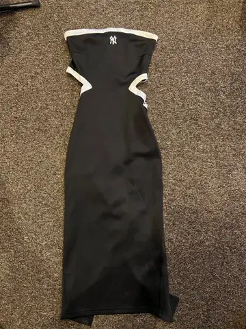 새상품급 ROYAL PARTY MLB 배색 컷 아웃 베어 원피스 블랙