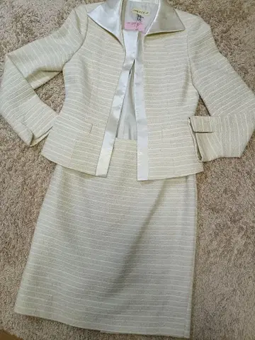 GOLDIE.H 아이보리 스커트 수트