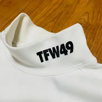 TFW49 모크넥 긴팔 화이트 M junhashimoto 골프