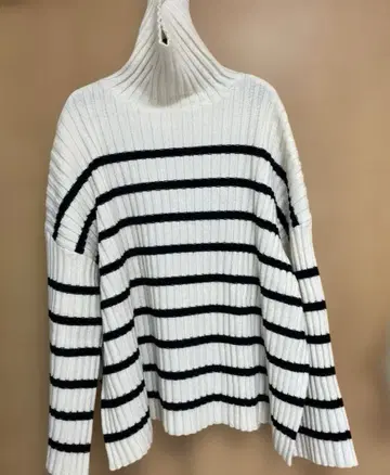 Mila Owen 보더 니트