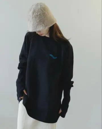 GETOVER 로고 자수 크루넥 맨투맨 트레이닝복 블랙