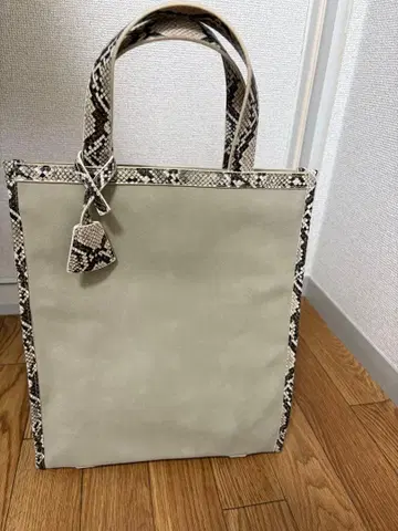 [ 새상품급 ] BEAUTY & YOUTH 베이지 토트백