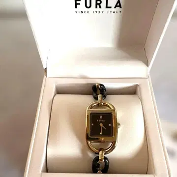 FURLA 블랙 골드 디자인 워치