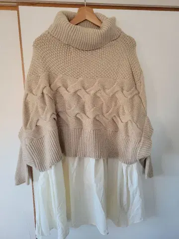 OSMOSIS 터틀넥 돌먼 니트 스웨터