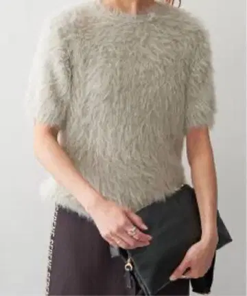 스픽 페더 얀 하프 슬리브 니트