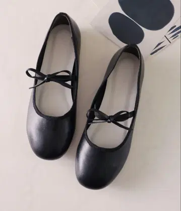 리본 포함 블랙 발레 슈즈