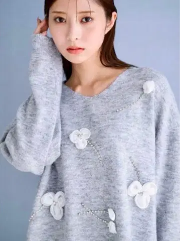 셀포드 플라워 모티브 비쥬 니트 풀오버 그레이 미사용급