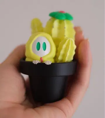 선인장이 되고 싶은 유령 피규어