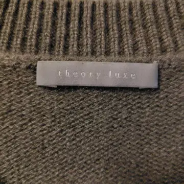 띠어리 럭스 V넥 니트 스웨터