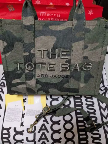 마크제이콥스 더 카모플라주 자카드 미디엄 토트백