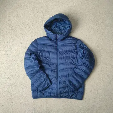 유니클로 다운 자켓 L 블루 짧은 기장 테크 j