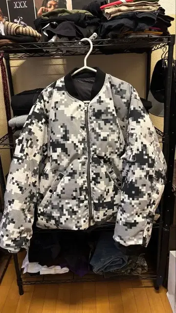 BEAMS 리버서블 디지털 카모 봄버 자켓 다운 자켓