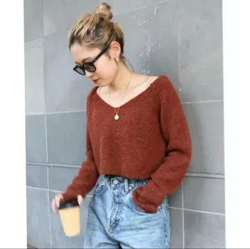 오프숄더 숏 니트