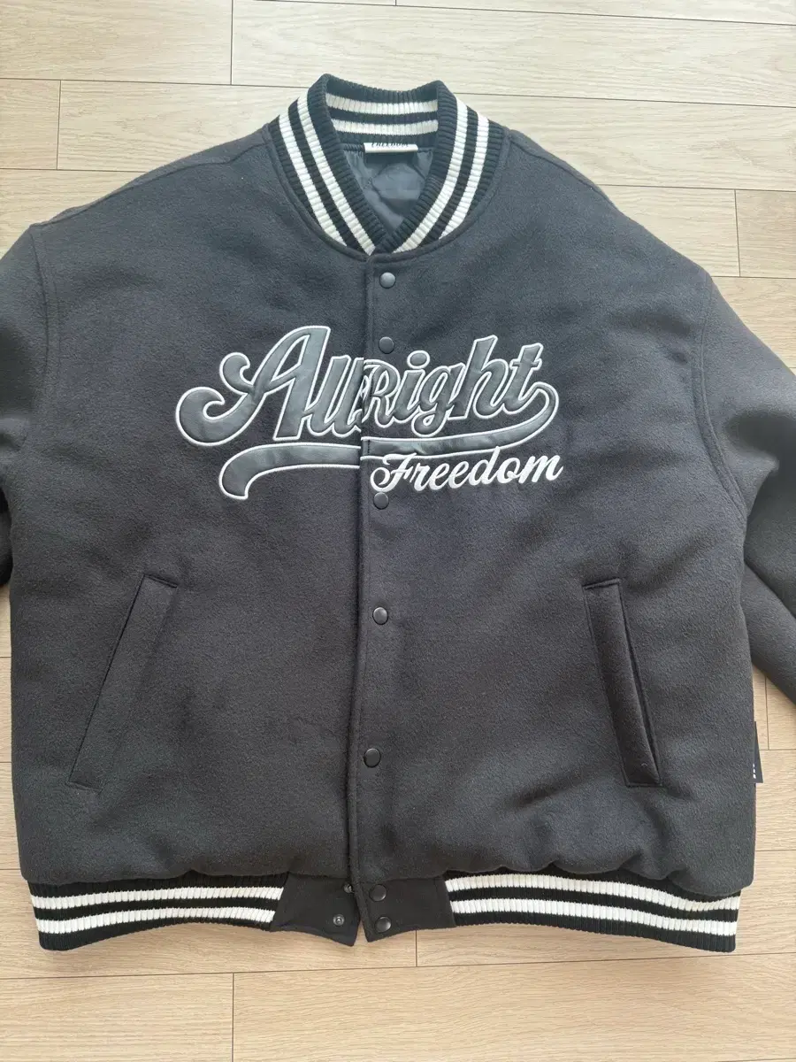 [XXL] Ollait Varsity Jacket