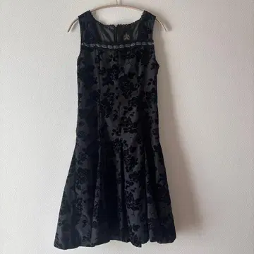 MIHO MATSUDA 블랙 장미 패턴 슬리브리스 원피스 M