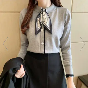 스카프 포함 니트 라이트 그레이