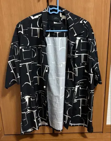 SLICK 추상 패턴 오픈 카라 셔츠