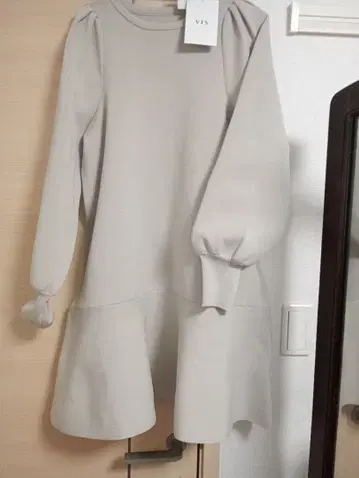 VIS 베이지 긴팔 플레어 원피스