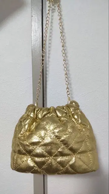 ZARA 골드 퀼팅 백 사용 적음