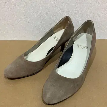 [ 새상품급 ] 히미코 펌프스 23.5cm 베이지 스웨이드