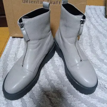 오리엔탈 트래픽 지퍼 달린 그레이 통굽 숏부츠