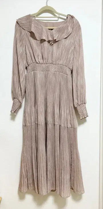 [ 미사용 새상품 ] 내추럴 뷰티 베이직 핑크 프릴 원피스