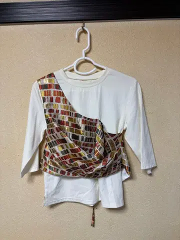 긴팔 T셔츠 화이트/멀티 컬러